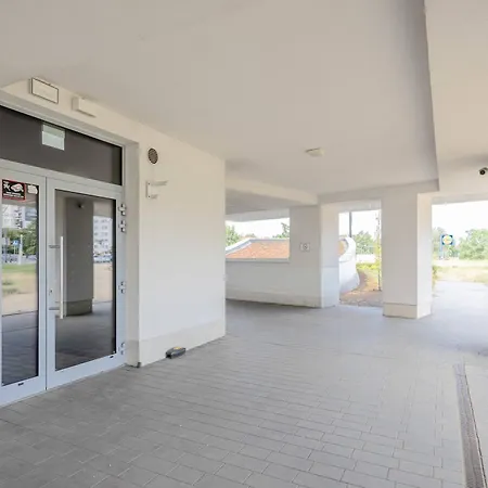 Swiatowida Modern With Balcony & Parking In By Renters 公寓 华沙