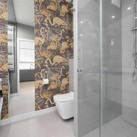 Swiatowida Modern With Balcony & Parking In By Renters 公寓